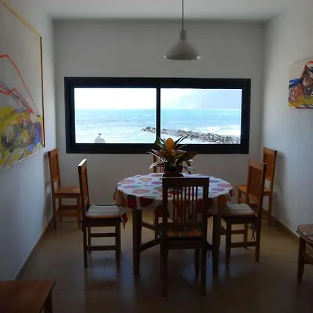 La Caleta Sleeps 5 Wifi