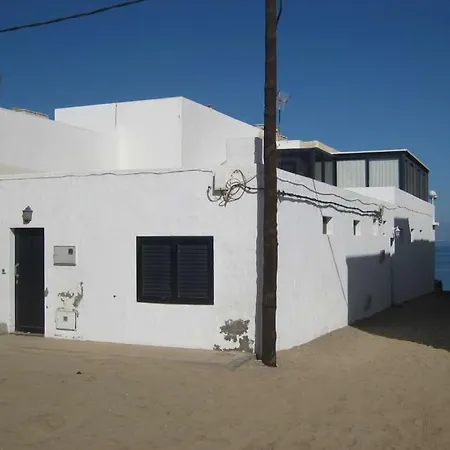 La Caleta Sleeps 5 Wifi Famara