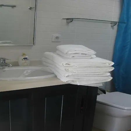 La Caleta Sleeps 5 Wifi Appartement